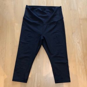Old Navy Maternity Full Panel Powersoft crop leggings